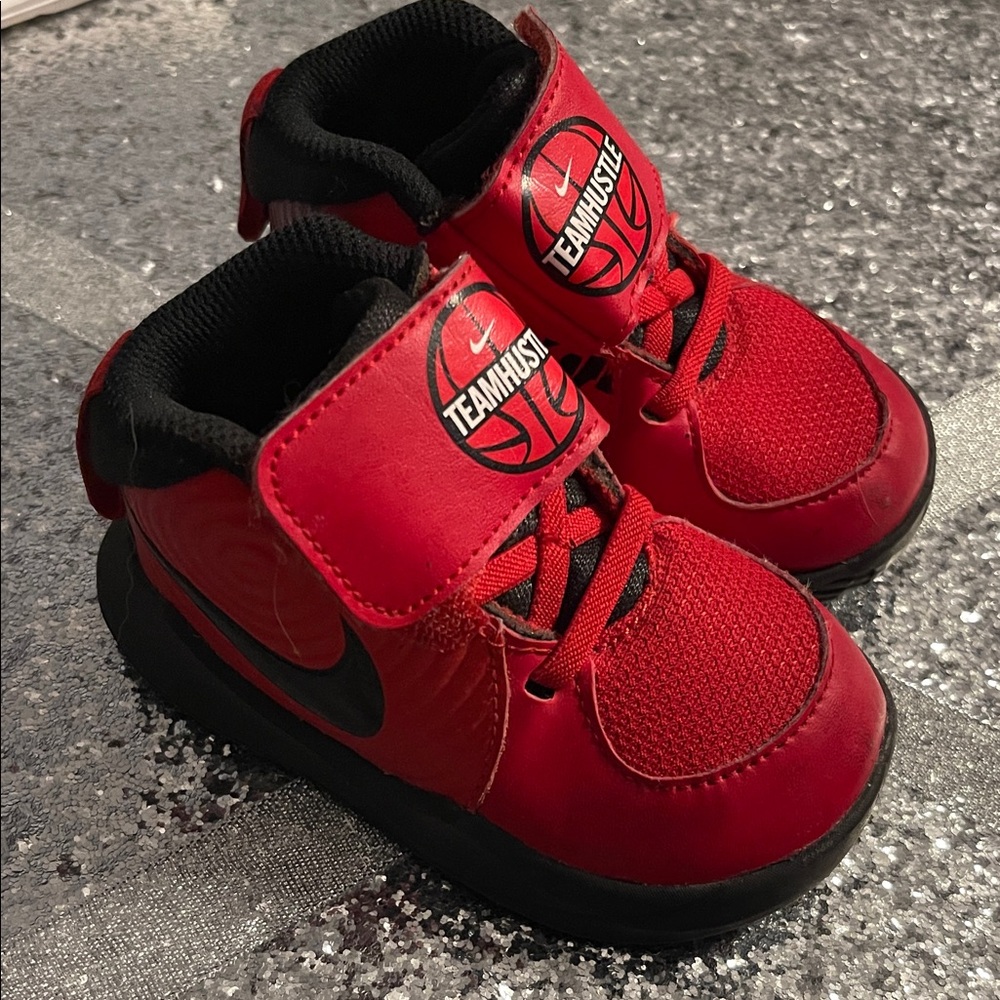 Nike Team Hustle Red and Black Kids Sneakers shoes 5c